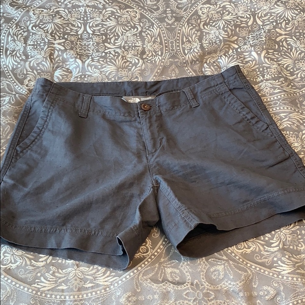 🌿 Grey North Face Shorts